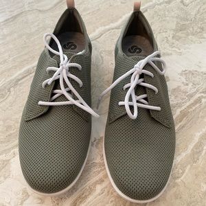 Clarks Cloudsteppers Lace Shoes